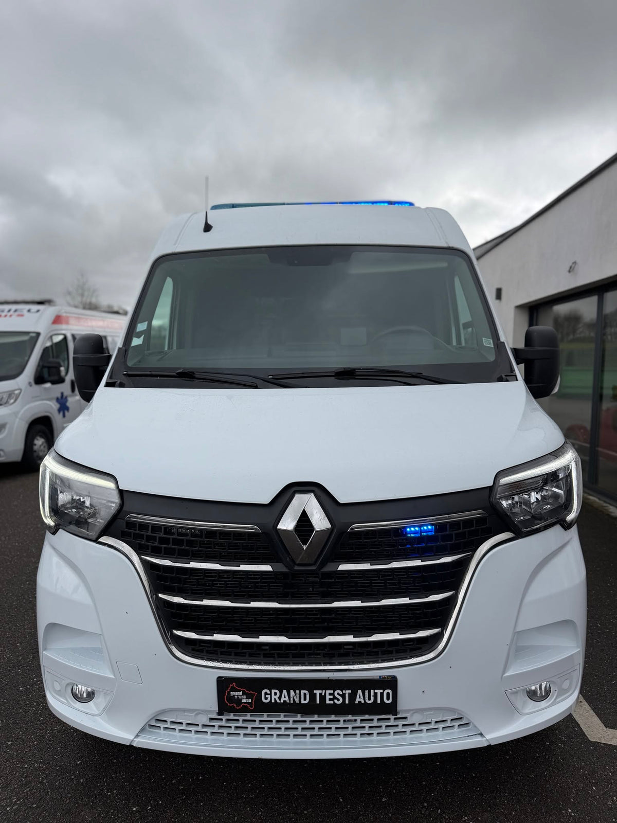 Gebrauchter RENAULT MASTER L2H2 Krankenwagen Typ B (von GRAND T'EST AUTO)